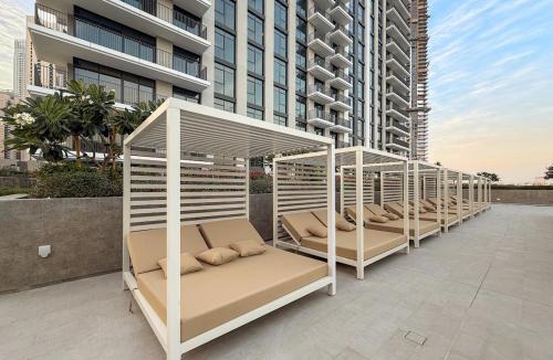 Dubai Apartment | FIRST CLASS 1BR Creek Escape & Modern Elegance