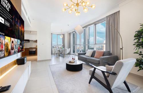 Dubai Apartment | Huge Modern 1BR in Creek Harbour steps to Central Park with a creek view and infinity pool by La Brisa Dubai