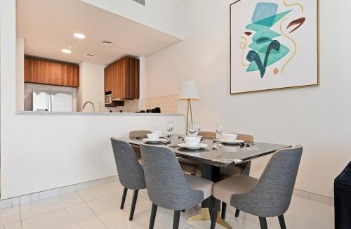 Dubai Media City Apartment | Golden Stays - Palm Views I Luxe 4BR Getaway I Tranquil Charm