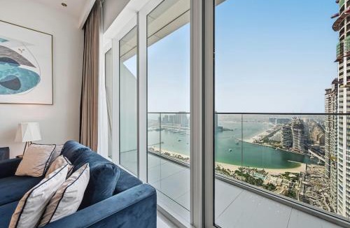 Dubai Media City Apartment | Golden Stays - Palm Views I Luxe 4BR Getaway I Tranquil Charm