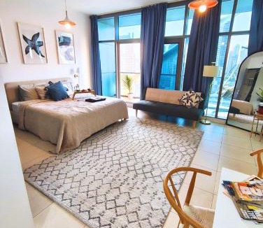 Jumeirah Lake Towers Apartment | Stylish JLT Apartment - Marina Skyline View - Next to Metro - Walk to Beach