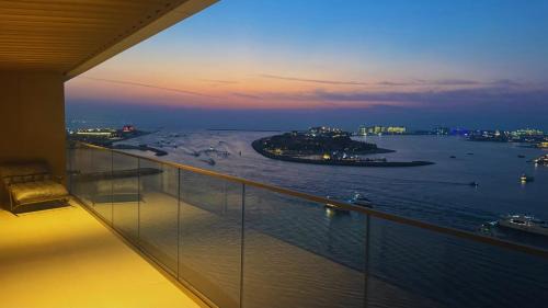 Dubai Marina Apartment | Luxury 2BR Emaar Beachfront with Private Beach & Infinity Pool, Palm Jumeirah & Atlantis Views