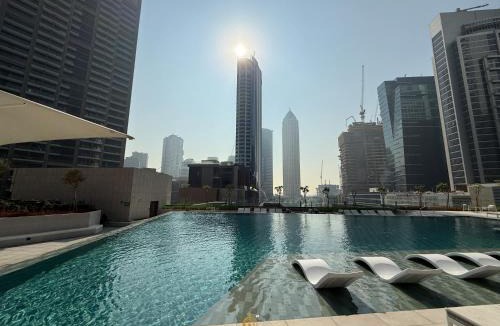 Downtown Dubai Apartment | Evasion Moderne a Business Bay vue sur le canal