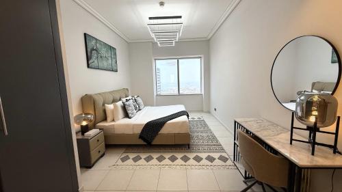 DIFC Apartment | Trinity Holiday Homes - Sheikh Zayed Road Right Next to Financial Center Metro Station Exit 1