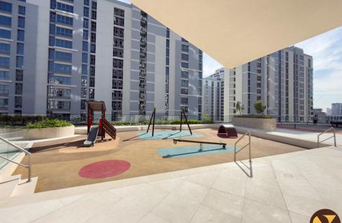 Jumeirah Village Circle Apartment | Vogue Vacation Homes, JVC Binghatti Phantom near Circle Mall, One Bedroom Apartment with Large Balcony and City View, Access to all Amenities