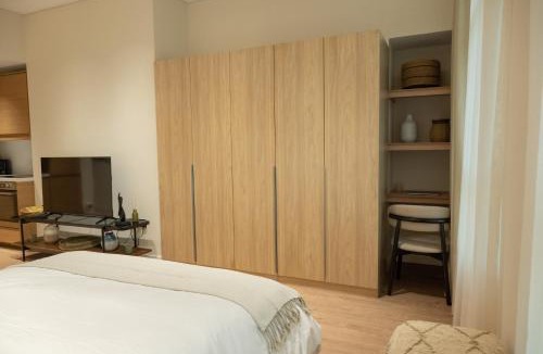 Madinat Zayed Apartment | Stylish cozy studio in the heart of Business Bay