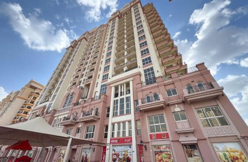 Dubai Sports City Apartment | Free housekeeping visits during your stay - Stayshort - Refined 1 Bedroom Living in Sports City that Sleeps 4