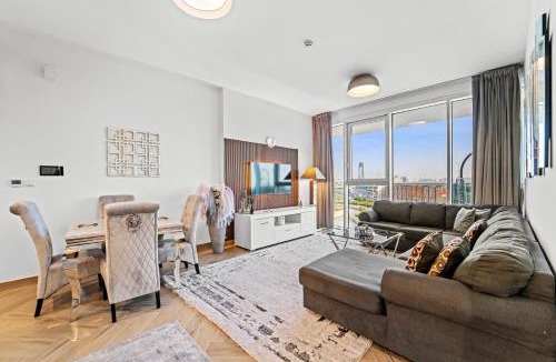 Bur Dubai Apartment | Contemporary 1BR City View Apartment at 1 Residence