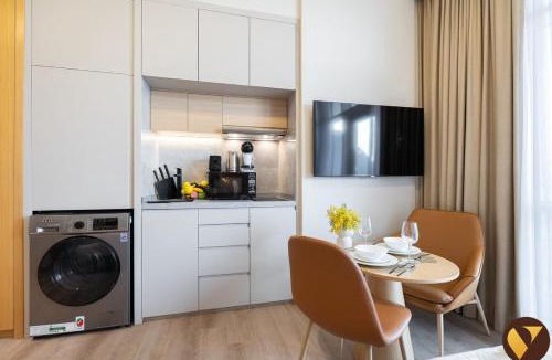 Jumeirah Village Triangle Apartment | Vogue Vacation Homes, Novotel Residences JVT near Springs Souk Mall, Studio Apartment with Balcony and City View, Access to all Amenities