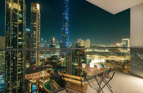 Downtown Dubai Apartment | Luxury Downtown 2 Bedroom Apartment with amazing Burj and Fountain Views and Private Jacuzzi on a large Terrace