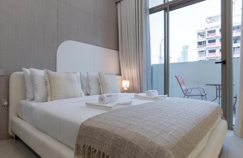 Jumeirah Village Circle Apartment | Elegant Studio Escape in JVC - by Czechin