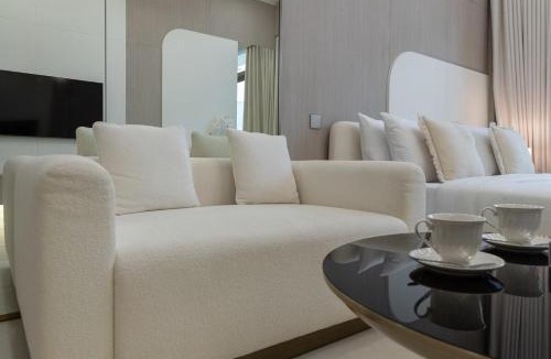 Jumeirah Village Circle Apartment | Elegant Studio Escape in JVC - by Czechin