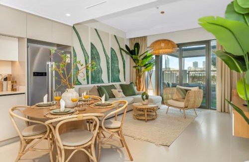 Dubai Marina Apartment | Unique Beach Villa in Dubai Harbour steps to Beach Marina Skyline Views