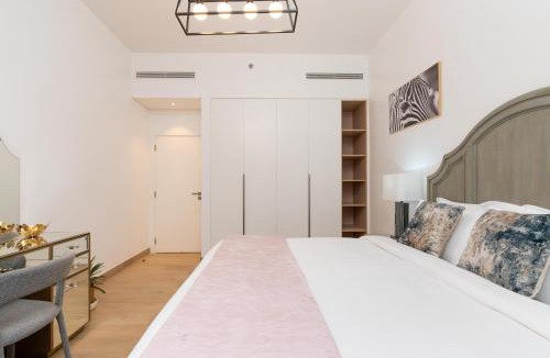 Dubai Apartment | Ultimate Stay - Stylish 1BR Apartment in La Mer Dubai with Balcony and Partial Marina Views