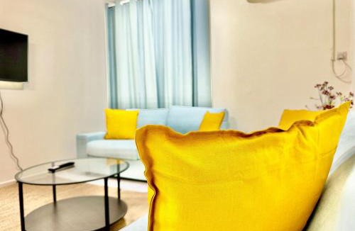 Al Mankhool Apartment | 5 mins walk to Burjuman metro