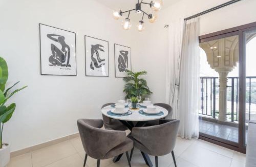 Dubai Apartment | Free housekeeping visits during your stay - StayShort - Stylish 1-Bedroom Retreat with Pool in Vibrant Jumeirah Golf Estates