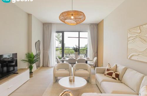 Dubai Apartment | HiGuests - Lavish 2BR Apt with Private Beach Access