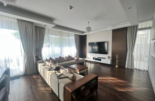 Dubai House | Private room in a luxury villa at Dubai hills