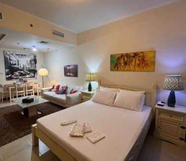 Jumeirah Lake Towers Apartment | Click Stay - JLT - Entire Studio & Balcony Lakes view Apartment -AM