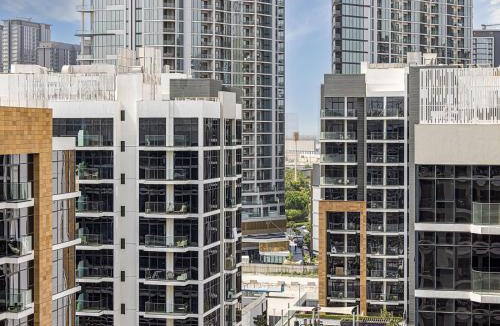 Nad Al Sheba Apartment | Livin' Holidays - Studio - Azizi Near Downtown