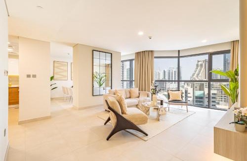 Abu Dhabi Apartment | Groups and Families Paradise - 5 min from ADGM, Galleria, Cleveland, Beach, etc - Designer's Choice - New Building - Heart of Al Reem