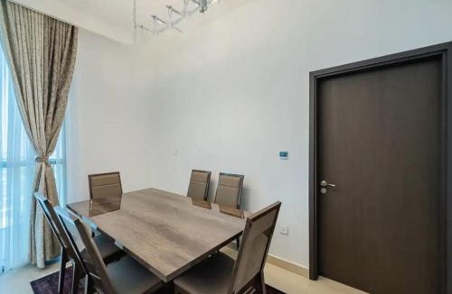 Bur Dubai Apartment | Downtown views 1 Bedroom 5 PAX connect to Dubai mall