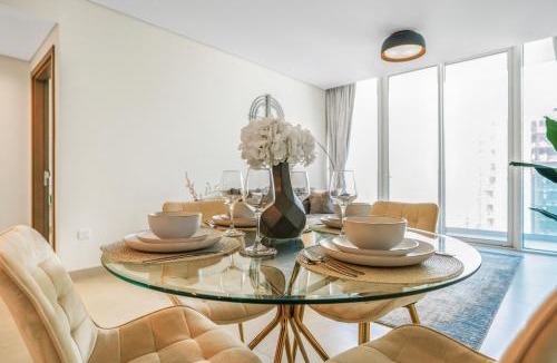 Bur Dubai Apartment | Sea View Apartment located on the 39th floor with rooftop pool close to world trade centre