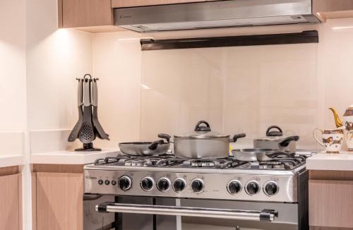 Downtown Dubai Apartment | Luxury 4BR with Hermes Touch & Burj Khalifa View