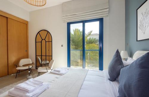 Palm Jumeirah Villa | Breathtaking Villa With Roof Garden and Beach access