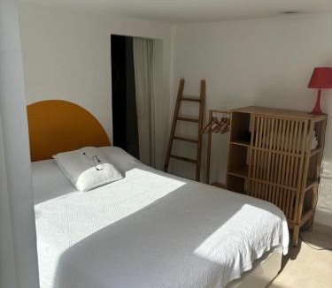 Jumeirah House | Private Cottage with bbq area 5 min walk to beach!