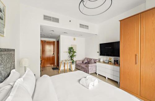 Dubai Production City Apartment | FIRST CLASS Studio Cozy & Chic Retreat