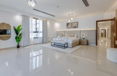 Sharm Apartment | Overlooking Pool, Mountain and Sea 6BR Villa with Two Assistant Room, Heated Pool, BBQ Area, Al Dana Island, Fujairah by Deluxe Holiday Homes
