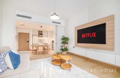 Dubai Apartment | LUX The Le Pont Sea View Suite