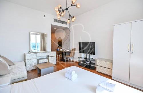 Jumeirah Village Triangle Apartment | Holiday Boulevard - Modern Studio in JVT w High-End Gym & Pool