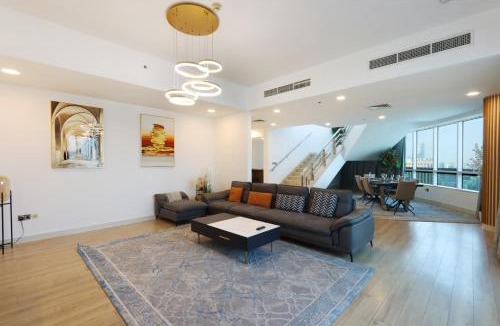 Dubai Marina Apartment | Elite Duplex Penthouse Steps from Metro & Marina