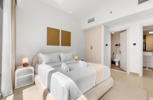 Jumeirah Lake Towers Apartment | Waves- Cozy 1BR Lakefront Stay in JLT