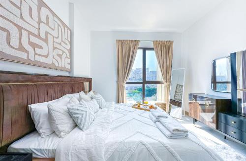 Umm Suqeim 3 Apartment | Ultra Luxury Flat with Amazing Pool Near to Burj
