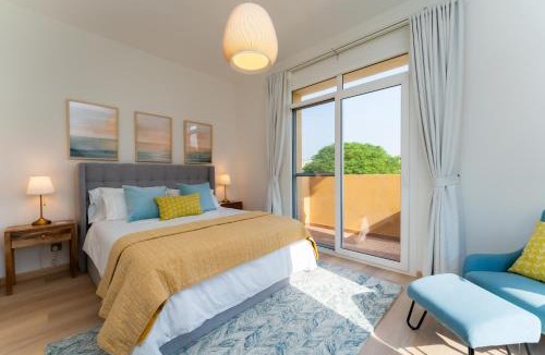 Arabian Ranches Villa | Luxury Villa in Ranches 1, on Pool and Park