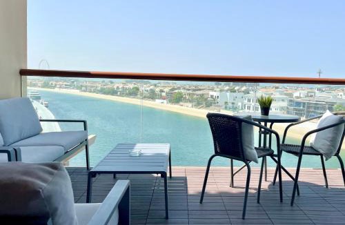 Palm Jumeirah Apartment | Work from Palm I Weekly Deal I Fast WiFi 318
