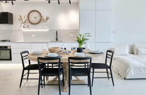 Dubai Marina Villa | Beachfront Townhouse SEA BREEZE
