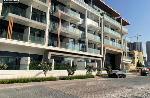 Jumeirah Village Circle Apartment | bnbmehomes - Oxford Terraces