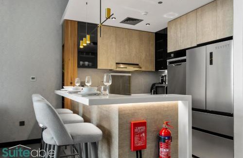 Jumeirah Lake Towers House | Elegant 1-Bedroom with Stunning Lake View in JLT