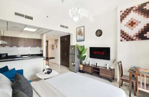 Dubai Sports City Apartment | Stylish Sports City Studio Golf View PoolGym