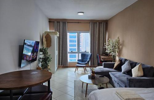 Dubai Marina Apartment | Stunning Apartment, Partial Sea View, Canal Marina View, 5 min walk To JBR Beach and METRO