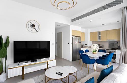 Dubai Apartment | Luxurious 6-Sleeper Villa with Large Outdoor Patio
