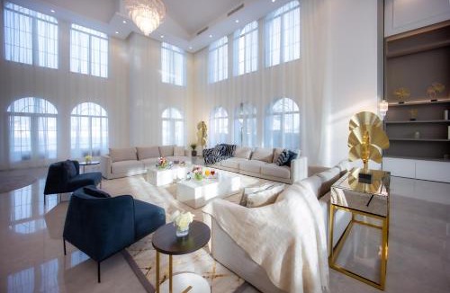Palm Jumeirah Villa | Villa Mallorca - Exclusive 8-Bedroom Villa By Luxury Explorers Collection