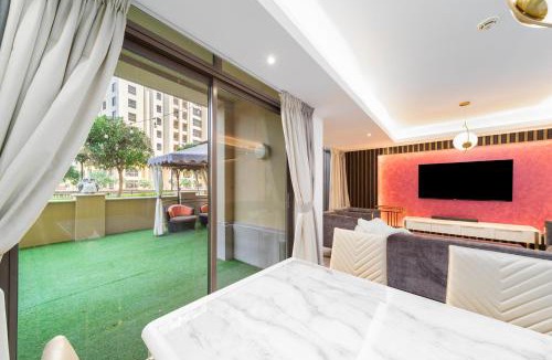 Jumeirah Beach Residence Apartment | Elan Suites 5-Bedroom Beach Villa