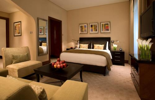 Al Maqta Apartment | Shangri-La Hotel Apartments Qaryat Al Beri