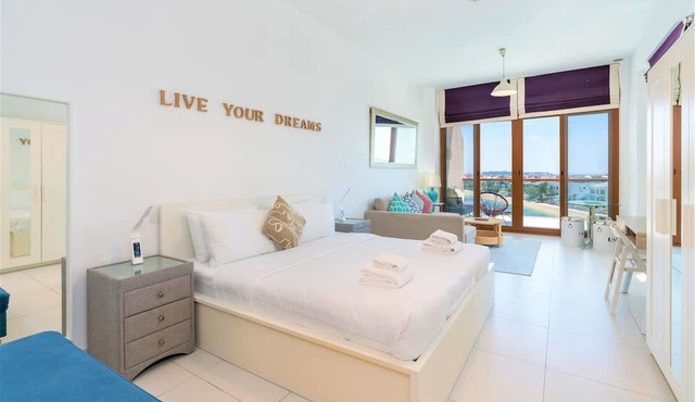 Luxurious Studio With Breath-taking Palm Views