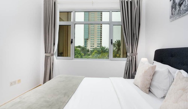 Lux BnB I Turia Tower I Lake & Garden View